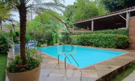 Casa à venda em Itaipu, Niterói-RJ: 4 quartos, 1 suíte, 3 salas, 3 banheiros, 3 vagas, 202m². Confira!