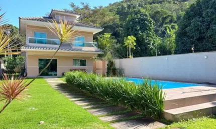 Maravilhosa casa à venda em Maricá-RJ, 3 quartos, 1 suíte, 1 sala, 4 banheiros, 3 vagas de garagem - Recanto de Itaipuaçu.