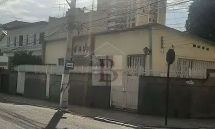 Imperdível oportunidade: Casa à venda em Niterói-RJ, bairro Vital Brazil, 3 quartos, 1 sala, 2 banheiros, 2 vagas de garagem, 120m²!