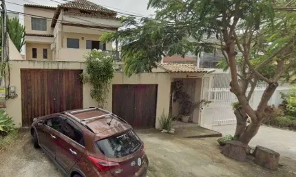 Excelente casa de 5 quartos e 3 suítes com piscina em camboinhas niterói