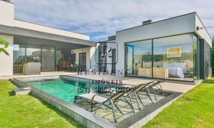 Luxuosa casa em condomínio à venda em Belém Novo, Porto Alegre-RS: 4 quartos, 4 suítes, áreas amplas e piscina aquecida!