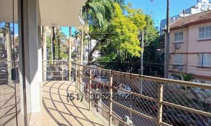 Apartamento de 110m² na Auxiliadora: 2 suítes, 2 salas, 3 banheiros e garagem. Próximo ao Zaffari Bordini. Venha conferir!