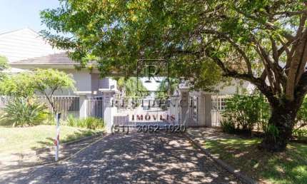 Casa em Condomínio de Luxo na Pedra Redonda, Porto Alegre-RS: 4 Quartos, Suite, 3 Salas, 3 Banheiros, 2 Vagas de Garagem, 197m²