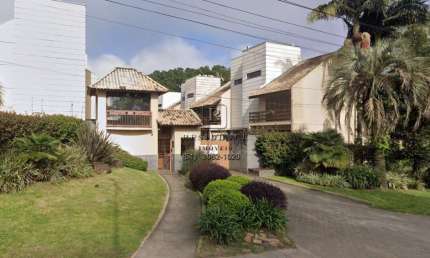 Imperdível oportunidade! Casa em condomínio na Lomba do Pinheiro, Porto Alegre-RS. 3 quartos, 1 suíte, 2 salas, 2 banheiros, 2 vagas na garagem e 281m² de área. Aconchegante lar a poucos minutos da UF