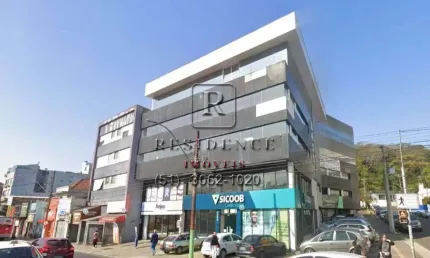 Sala comercial de 154m² em Prédio com fachada imponente, recepção e vaga para visitante. Aluguel na Azenha, Porto Alegre-RS.