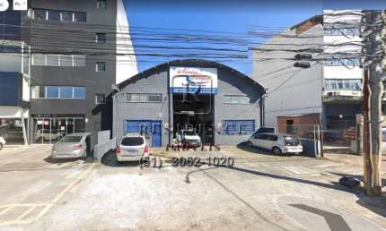 Depósito comercial para locação em Porto Alegre-RS, bairro Navegantes. 350m², 2 banheiros. Agende sua visita hoje!