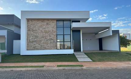 Casa em condomínio fechado com 3 quartos à venda na Avenida Vereador Carlito Cordeiro, 2885, Jardim Botânico, Uberlândia