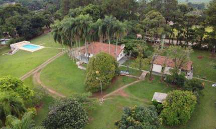 Chácara com 3 suites à venda, com 240m² construída e 12000m² de terreno por R$1.599.000 - Cabreúva/SP