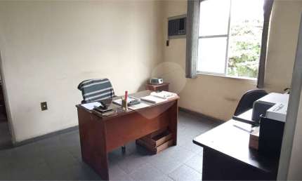 Sala comercial à venda na Avenida Rei Alberto I, Ponta da Praia, Santos