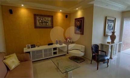 Apartamento com 3 quartos à venda ou para locação em Embaré - SP
