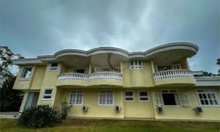Condomínio com 10 quartos à venda em Mangaratiba - RJ