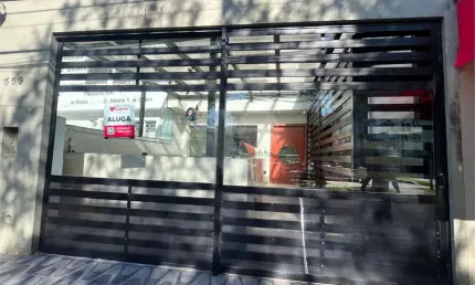 Casa para alugar na Avenida Siqueira Campos, Embaré, Santos