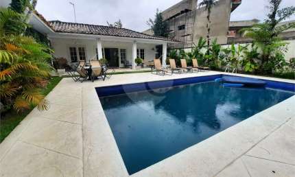 Casa com 5 quartos à venda ou para locação em Jardim Acapulco - SP