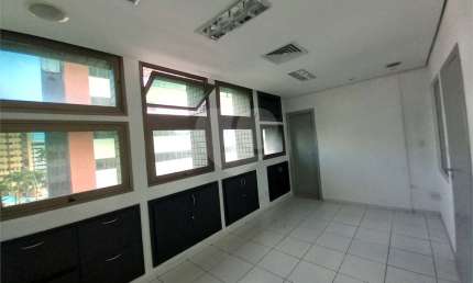Sala comercial para alugar na Avenida Ana Costa, Vila Mathias, Santos