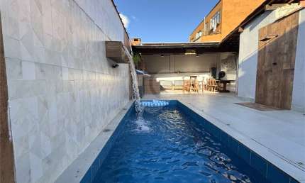 Casa térrea com 3 quartos à venda em Vila Mathias - SP