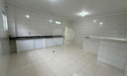Sobrado com 3 quartos para locação em Campo Grande - SP