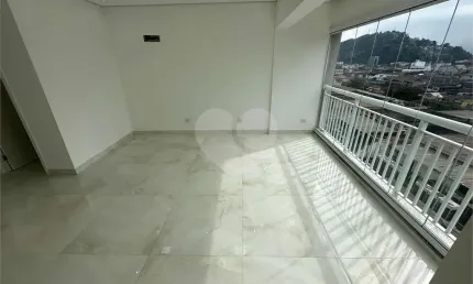 Sala comercial para alugar na Silva Jardim, Vila Mathias, Santos