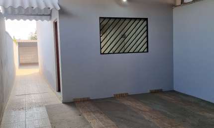 Casa Sobrado com Quintal / Garagem Coberta / Documentação ok / Aceita Financiamento