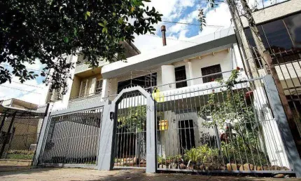 Casa com 3 dormitórios à venda, 253 m² por r$ 1.600.000,00 - rio branco - porto alegre/rs