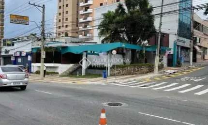 Casa comercial com 6 salas e duas entradas uma para av. goiás