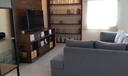 Lindo apto mobiliado em Moema, 95m2 (2 suítes), 2 vagas + Depósito