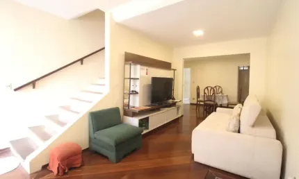 Sobrado excelente, ótima localização, 3 dormitórios, 1 suíte e 2 vagas