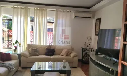 Sobrado 310m² - 4 Dormitórios - 1 Suíte, Área Gourmet - Segurança 24h