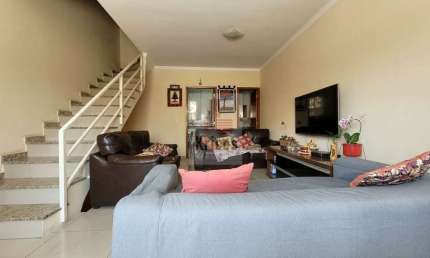 Sobrado com 2 suítes no Rio Pequeno por apenas R$ 480.000,00