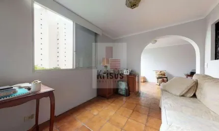 Apto Moema, 95m Boa distribuição, localização excelente.