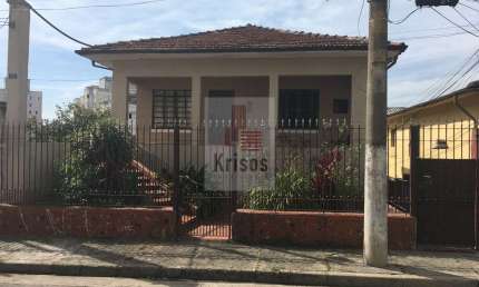 Conjunto de 7 imóveis em terreno de 392 m² com rendimentos.