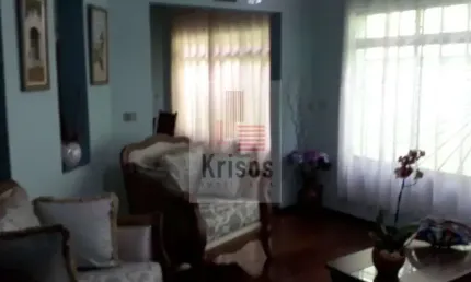 Encante-se com Esta Linda Residência em Bairro Nobre!
