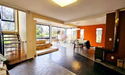 Sobrado 203m² com 2 Suítes e 4 Vagas no Parque dos Príncipes