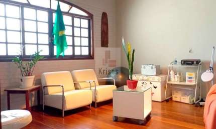 Casa térrea Butantâ 4 dormitórios e 2 suítes com churrasqueira.