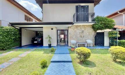 Sua Nova Casa Contemporânea: Elegância e Integração com a Natureza!