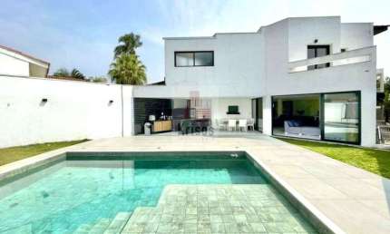 Lindíssima Casa Moderna e Integrada - Alto Padrão de Acabamento!