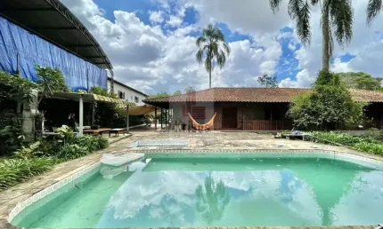Oportunidade Única - Imóvel Comercial e Residencial no Coração da Granja Viana!