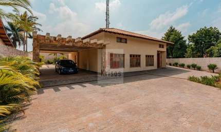 Casa Totalmente Reformada - Ideal para sua Família!