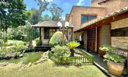Linda Casa Rústica Integrada - Porteira Fechada em Localização Privilegiada!