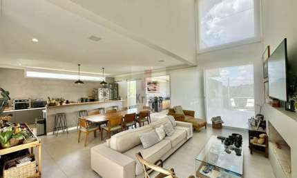 Casa Moderna Integrada com Acabamento de Alto Padrão e Vista Deslumbrante!
