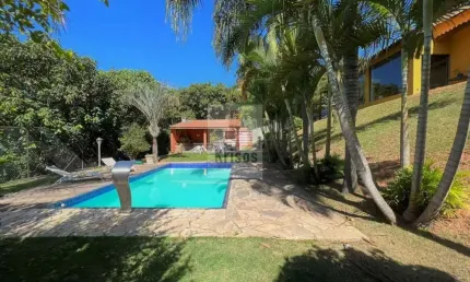 Linda Casa Térrea em Localização Privilegiada na Fazendinha ? Seu Refúgio de Luxo e Conforto!