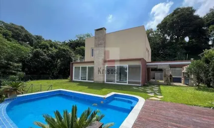 Casa moderna em condomínio fechado - sofisticação e natureza!