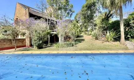 Oportunidade incrível: encantadora casa estilo campo com vista privilegiada.