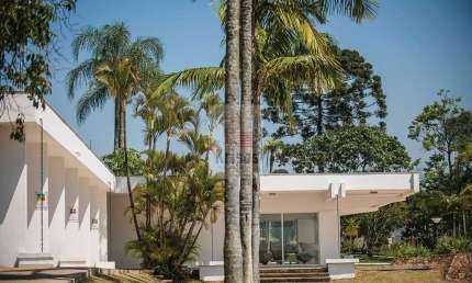 Espetacular Casa Contemporânea: Conforto e Sofisticação em Cada Detalhe!