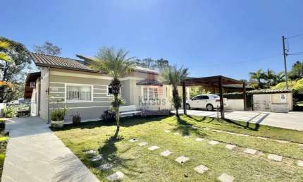 Exclusiva Casa Contemporânea Reformada - Oásis de Conforto e Estilo!