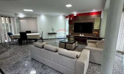 Casa de dois pavimentos e mezanino no Condomínio Cidade Jardim! Oportunidade