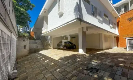 Casa à venda – Aproximadamente 740m² – 6 quartos | 2 suítes | 7 vagas – Vila Paris