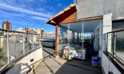 Cobertura Duplex com Vista Definitiva, Piscina Privativa e 4 Vagas – 295m²