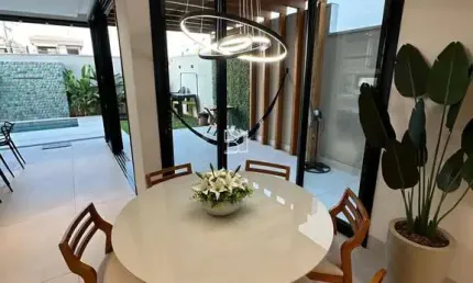 Sobrado Florais do Parque com 3 Suítes, Energia Solar, Espaço Gourmet, Piscina
