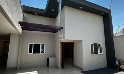 Casa  Com 3 Quatos 1 suite, Moveis Planejados, 4 Vagas de Carros, Energia Solar.