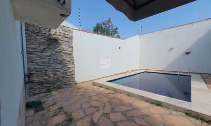 Casa a Venda, 3 Quartos 2 Suites, Lavanderia Lavabo Piscina, 4 Garagens de Carro